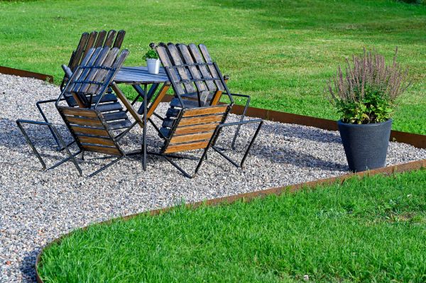 Metal Edging Installation in Santa Maria