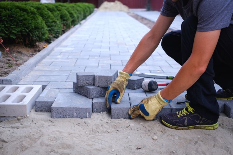Final touches on paver joints